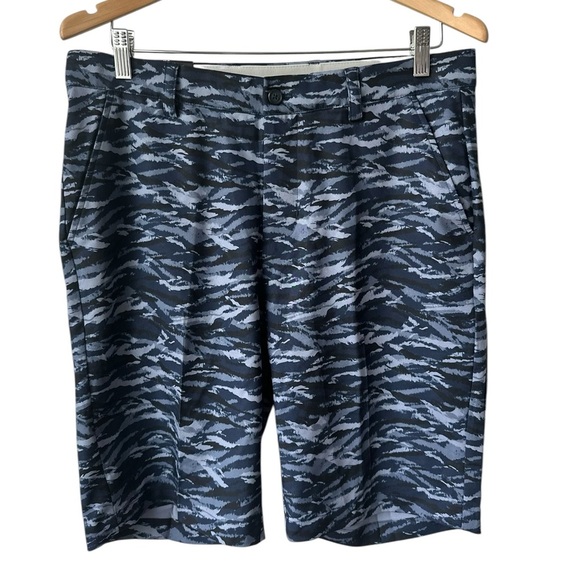 Greg Norman Golf Shorts Men's Blue Camo ML75 Microlux PlayDry Stretch - Picture 1 of 14